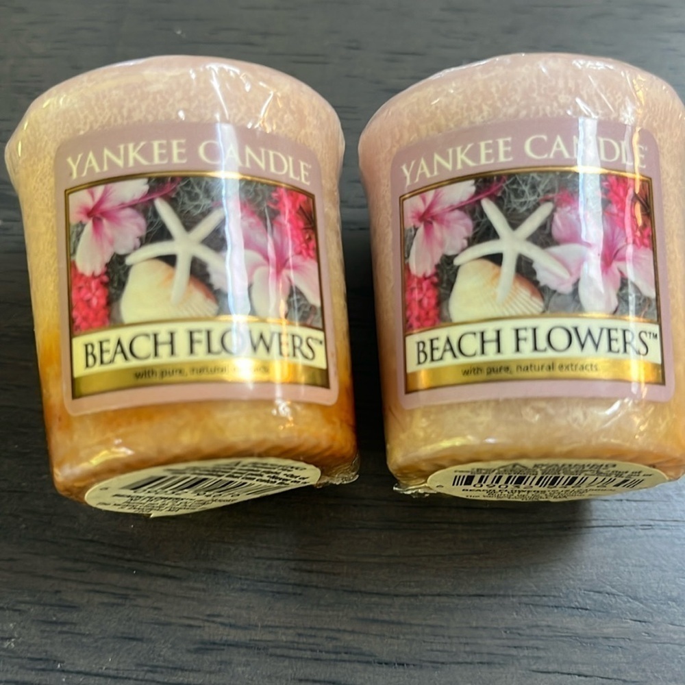NEW Yankee Candle - Beach flowers scent - sampler size. Votive. Set of 2.